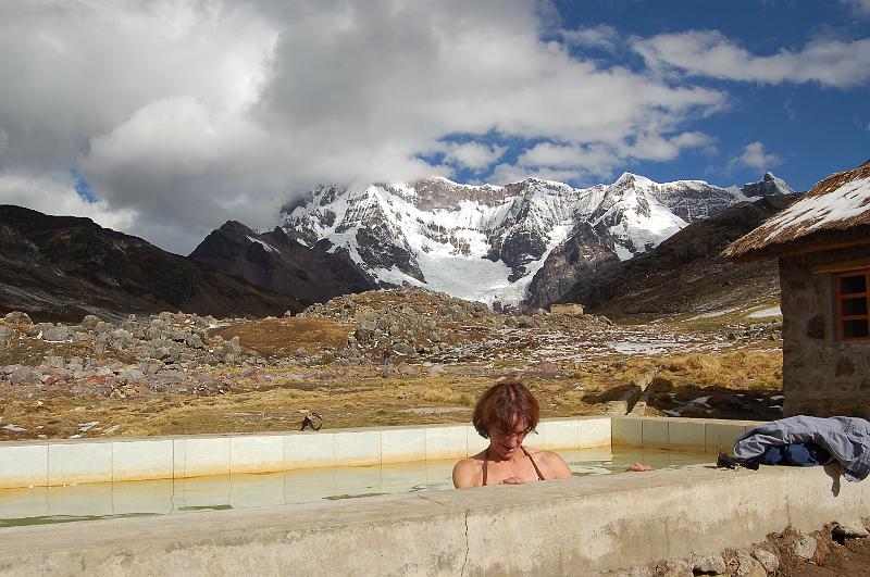 DSC_5650.JPG - La piscine à 38°, devant l'Ausangate, génial non?