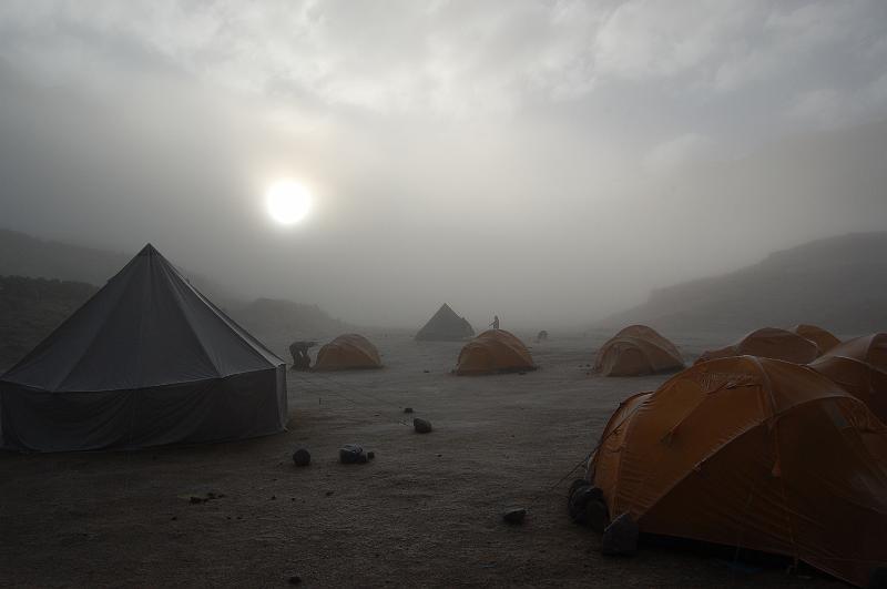 DSC_5785.JPG - Petit matin du 3ème jour, il y a du brouillard givrant, il fait froid!