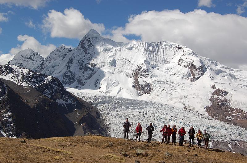 DSC_5878.JPG - La troupe devant le glacier sud de l'Ausangate!