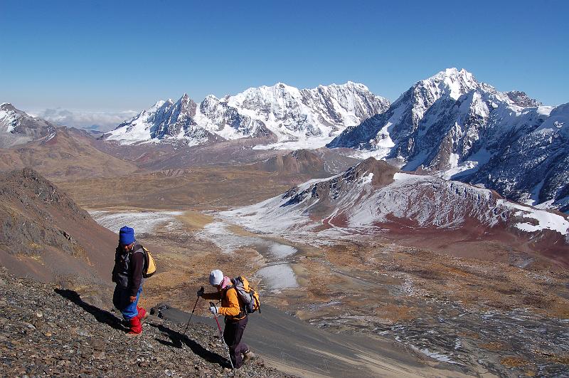 DSC_6086.JPG - Arrivée de Jeanne au sommet du Huayruro Punto. Bravo!