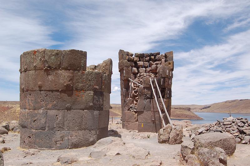 DSC_6512.JPG - Les tombeaux  incas de Sillustani: les chullpas.