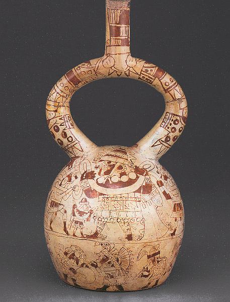 culture_moche_bouteille_finement_decoree.jpg